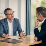 découvrez le rôle essentiel du coach de dirigeant, les bénéfices qu'il apporte et les critères clés pour bien le choisir afin d'optimiser votre leadership et votre performance.